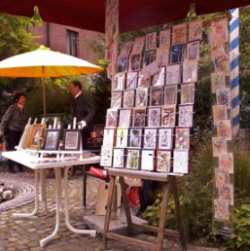 Ausstellung-Herbstmarkt Albertusheim-Mein Stand neben dem Drehorgelspieler.jpg