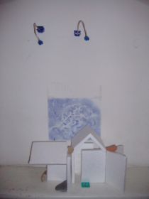 Rauminstallation, La maison dans une l'heure bleue, in einer Nische im Gang, Atelierhaus Antonspfründe 14.06.08  Img_0796.jpg