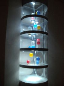 Farbmoleküle im Energierausch - Kunstvitrine -PICT8069 (600x800).jpg