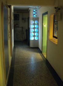 Gang mit Kunstvitrine, Eingang u. Kunstnische -PICT8217 (600x800).jpg